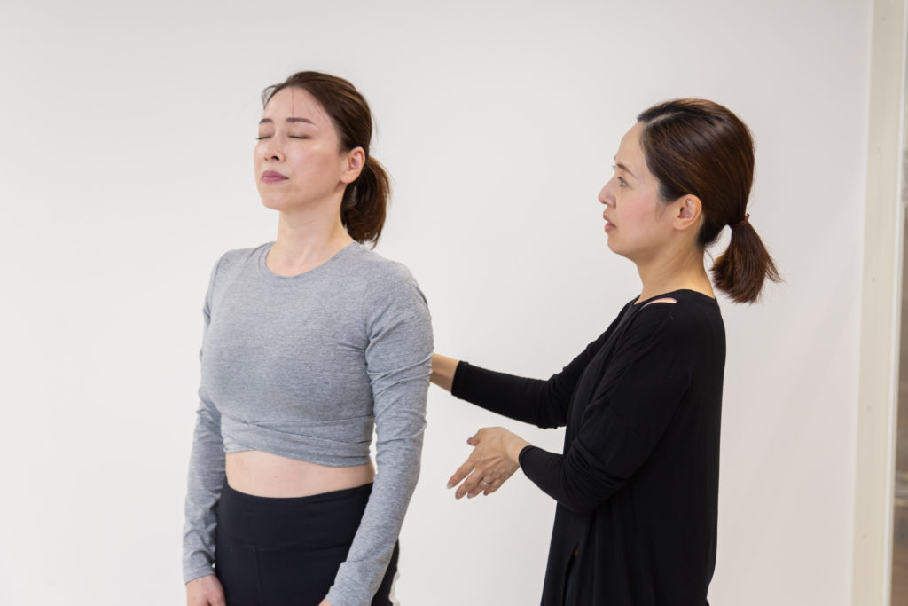 京都四条烏丸で、30〜40代女性が「ピラティスでの姿勢改善」を急ぐ理由